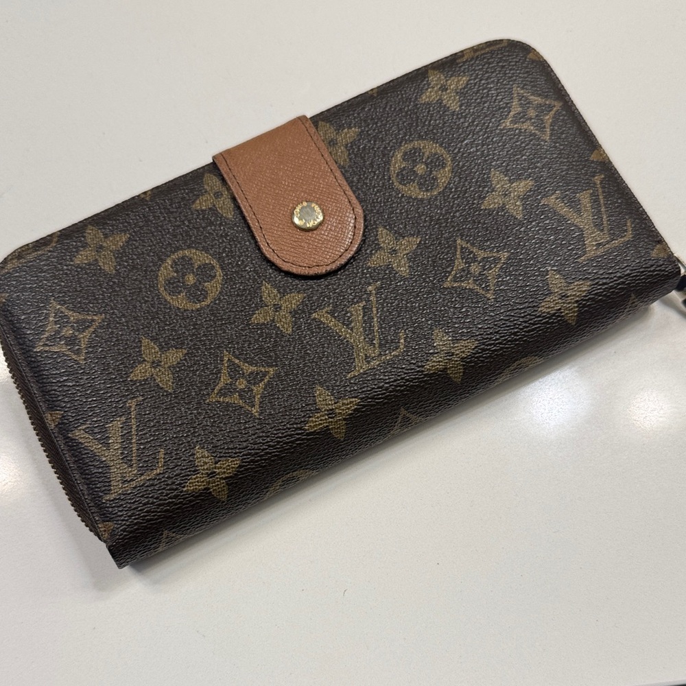 Louis Vuitton Monogram Brown Zip Around Wallet with Tan Snap